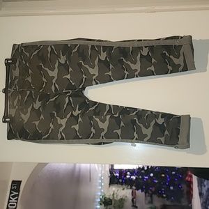 Torrid Cargo print stretch Capri - 12